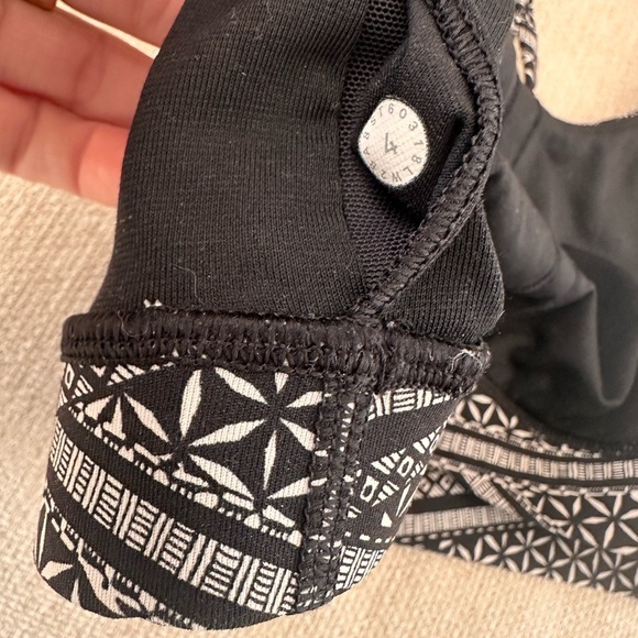 Lululemon Energy Sports Bra Geometric Black/White Size 4 - Picture 5 of 7